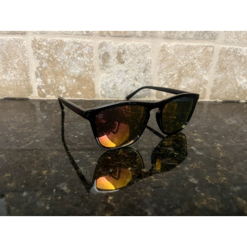 Neven Cambridge Violet Polarized Sunglasses With Soft Pouch